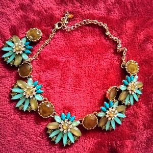 Beautiful necklace in like new condition. 21" long